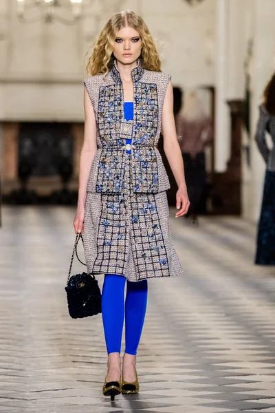 Look 22